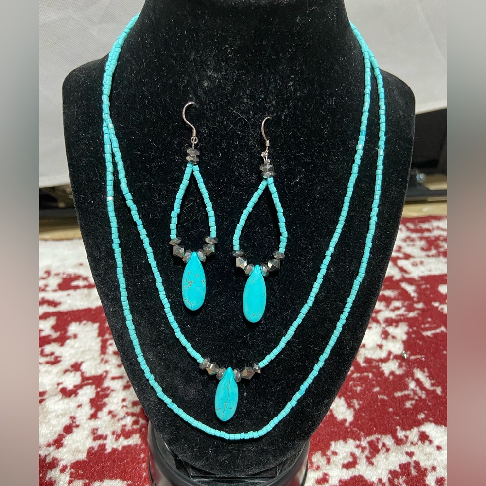Turquoise Blue Color Beaded Layered, Pendant Necklace and Pierced Earrings
